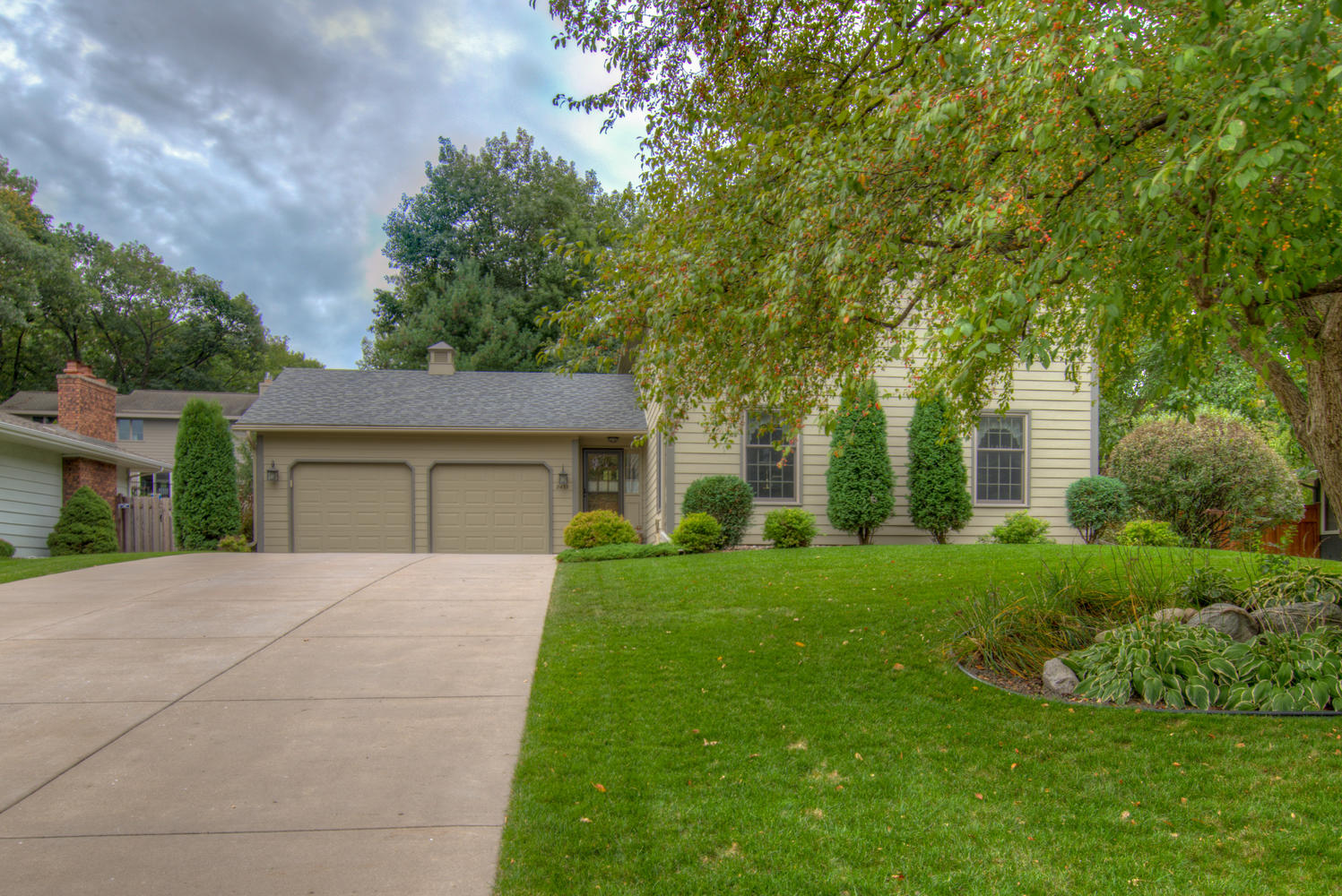 8433 Amsden Ridge Dr, West Bloomington, MN 55438 ArchiPix