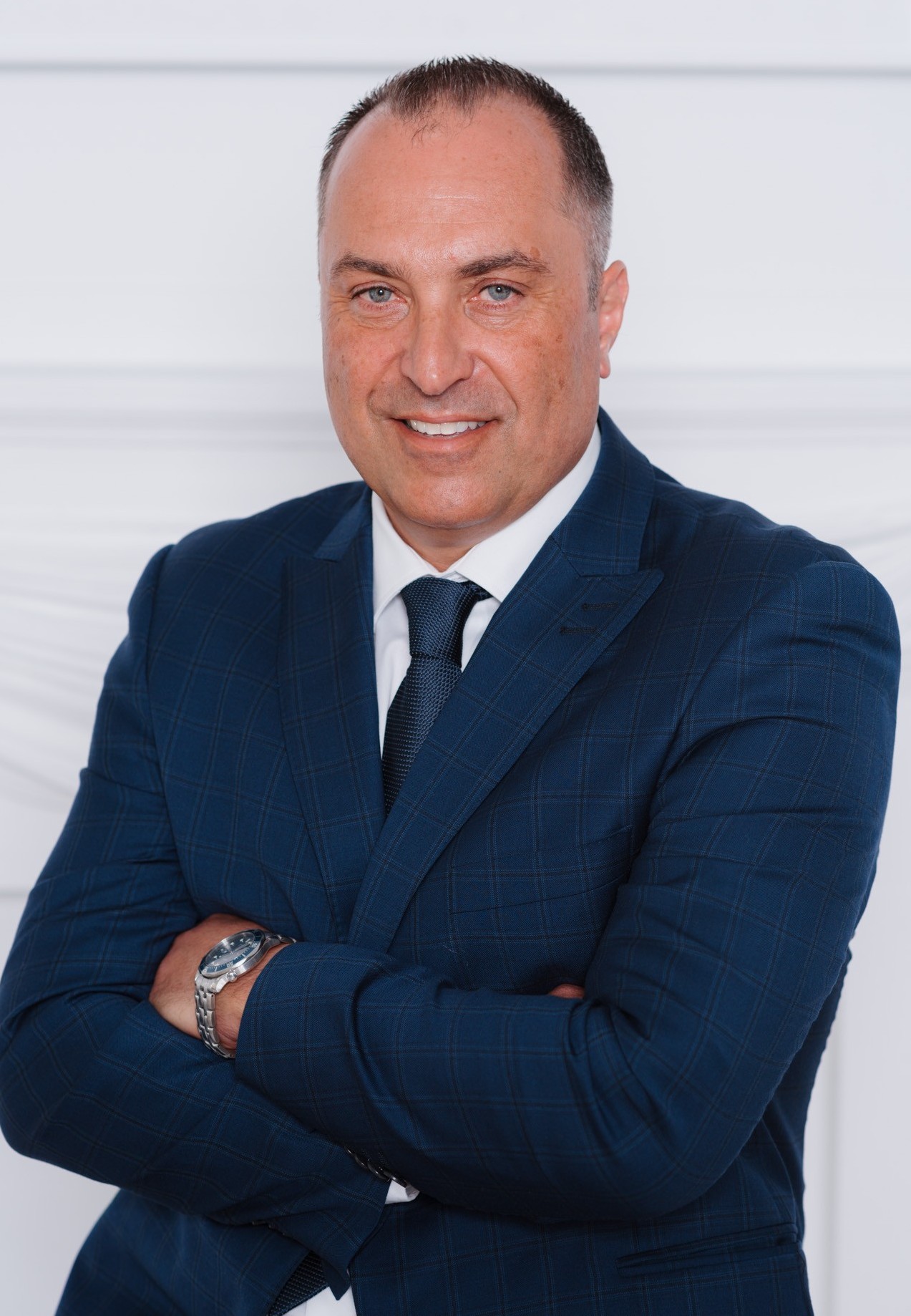 Miguel Melo, Sales Representative